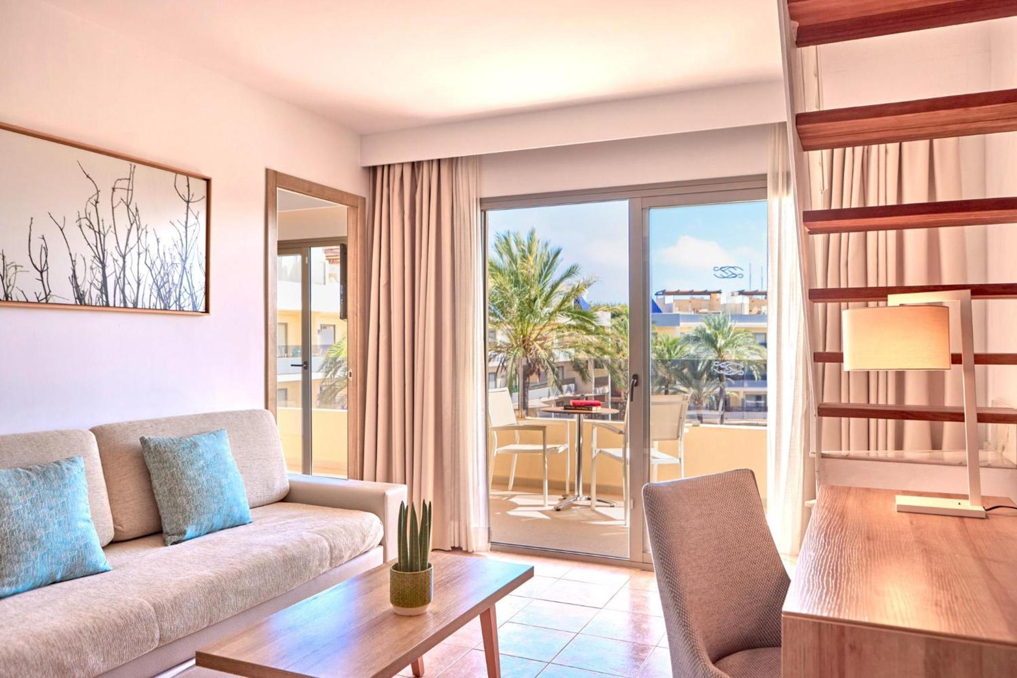 Zafiro Palmanova Aparthotel Exterior photo