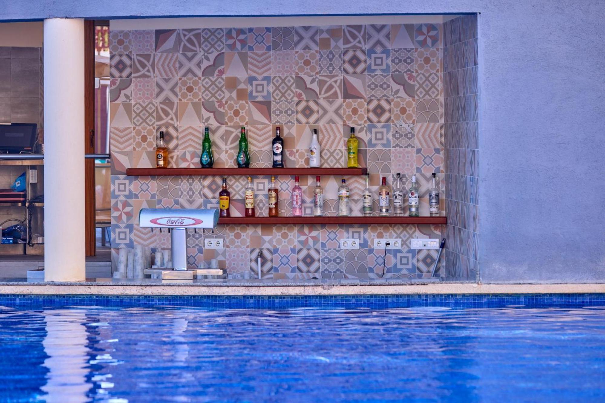 Zafiro Palmanova Aparthotel Exterior photo