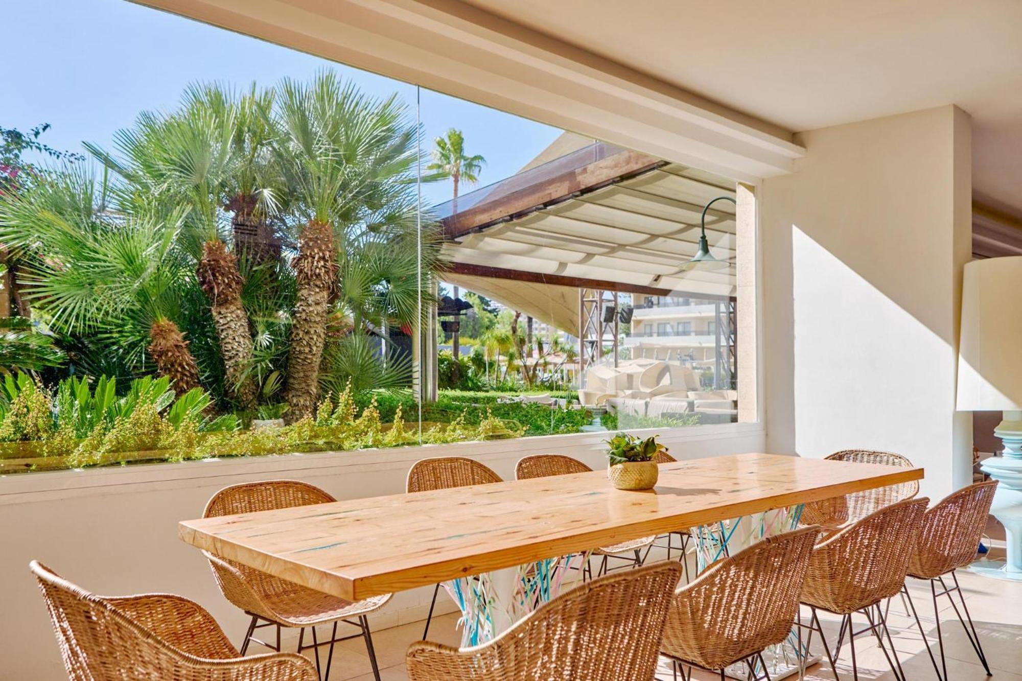 Zafiro Palmanova Aparthotel Exterior photo