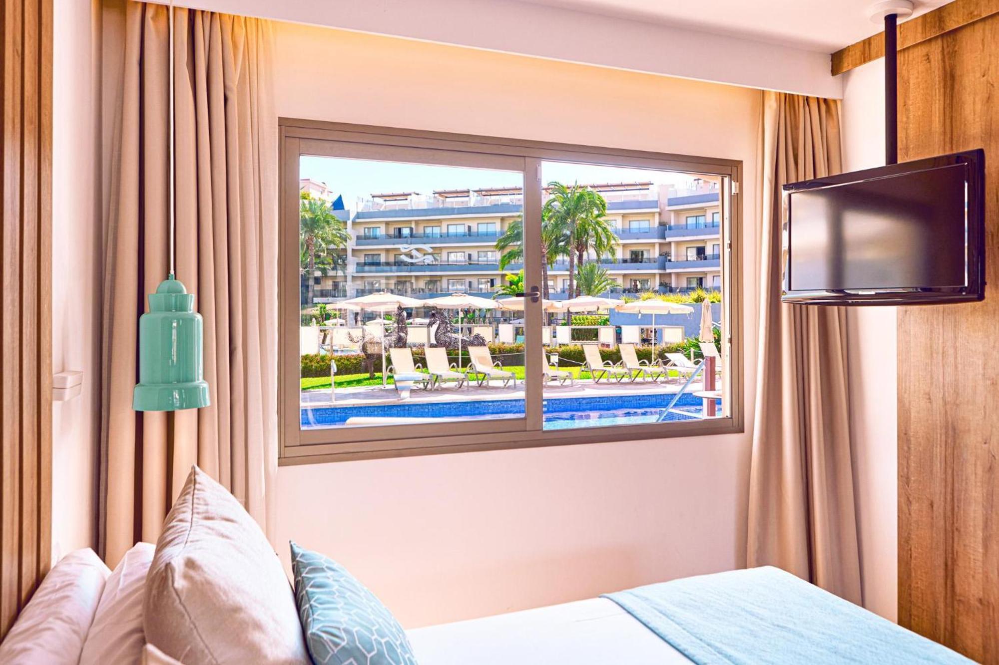 Zafiro Palmanova Aparthotel Exterior photo