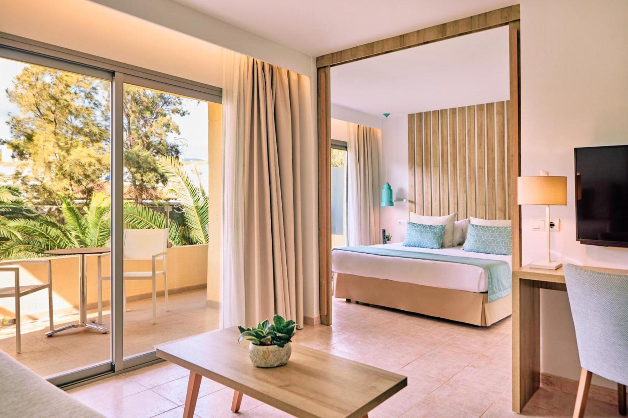 Zafiro Palmanova Aparthotel Exterior photo