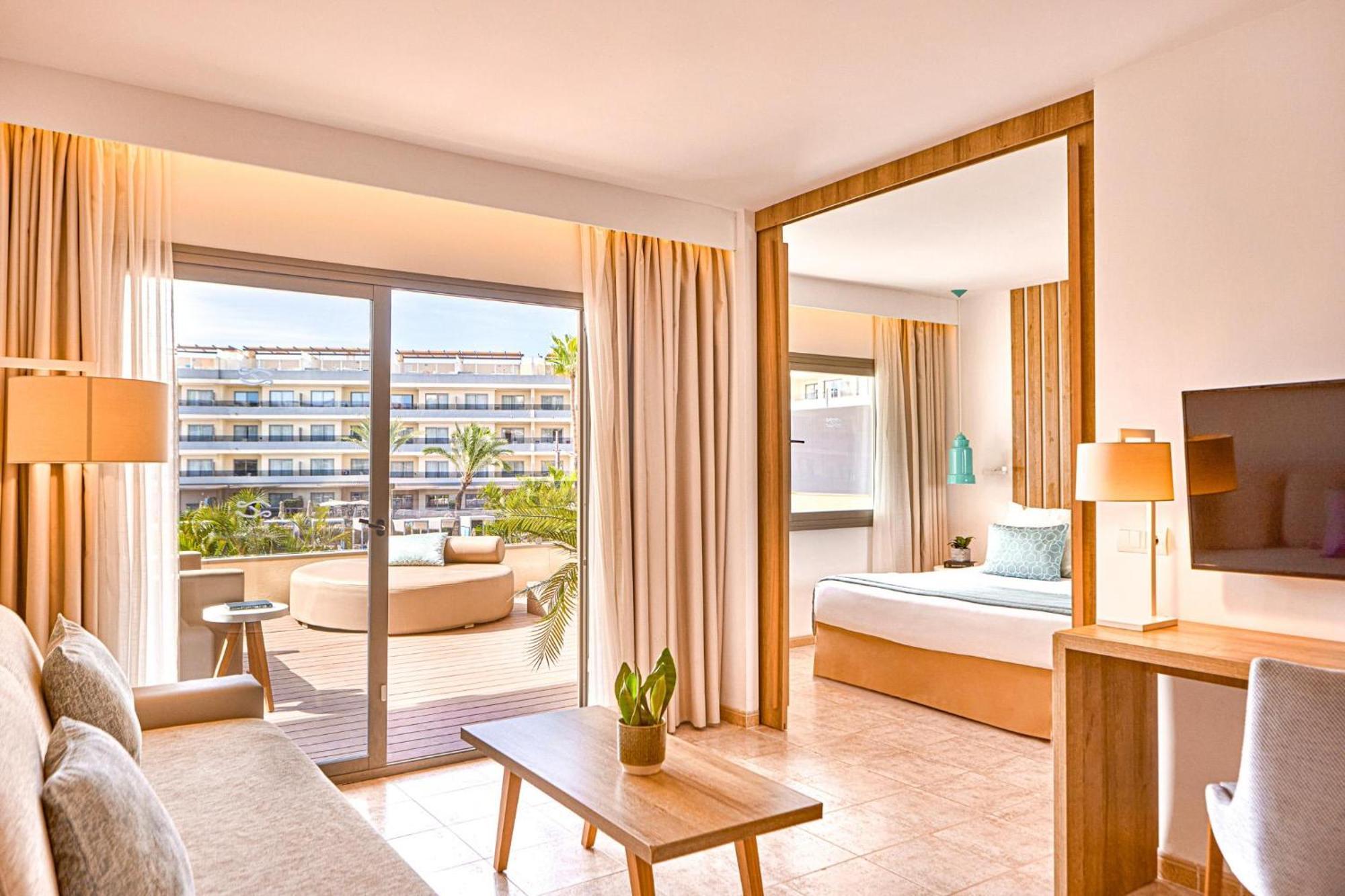 Zafiro Palmanova Aparthotel Exterior photo